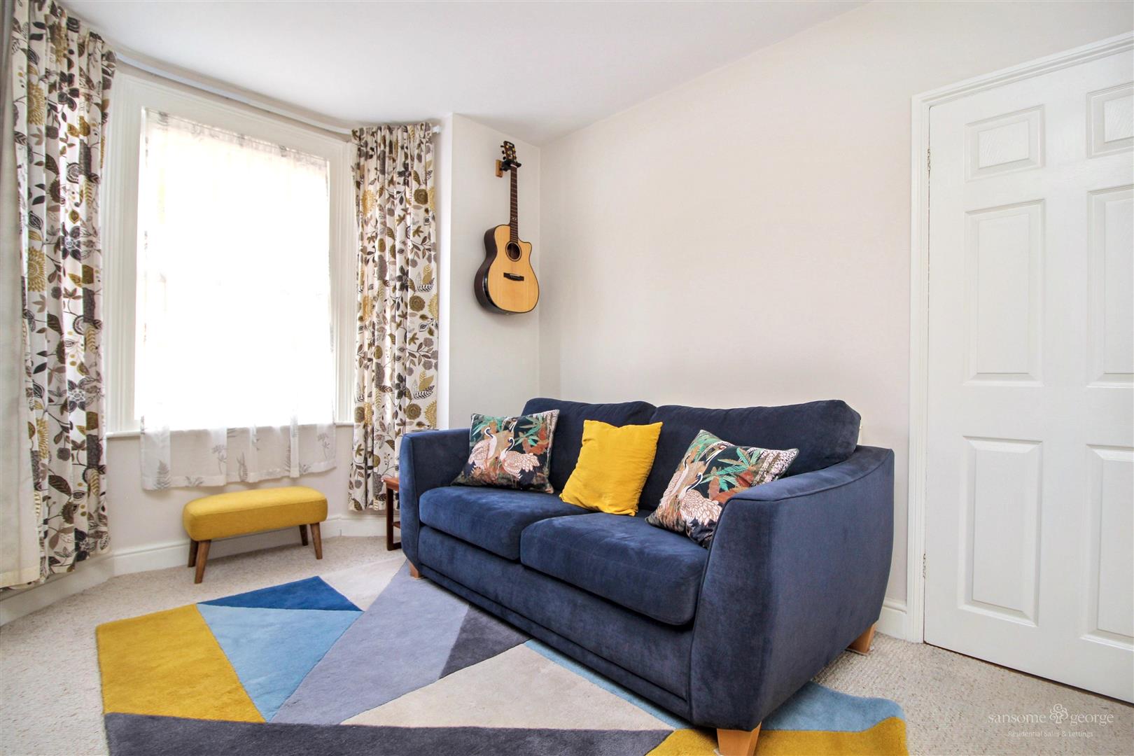 2 bed property in Edinburgh Road, Reading